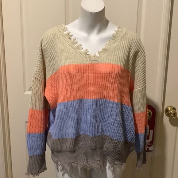 Distressed sweater. Lisa and rose. Size XL - Picture 1 of 10